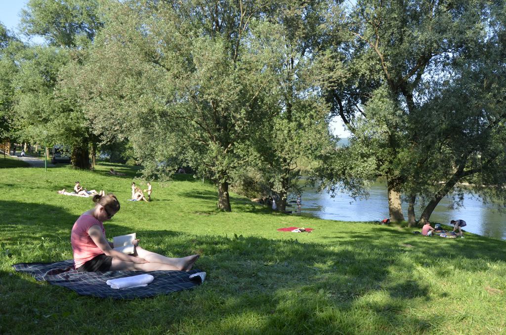 Holiday Resort Bela Krajina - Glamping And Mobile Homes メトリカ エクステリア 写真
