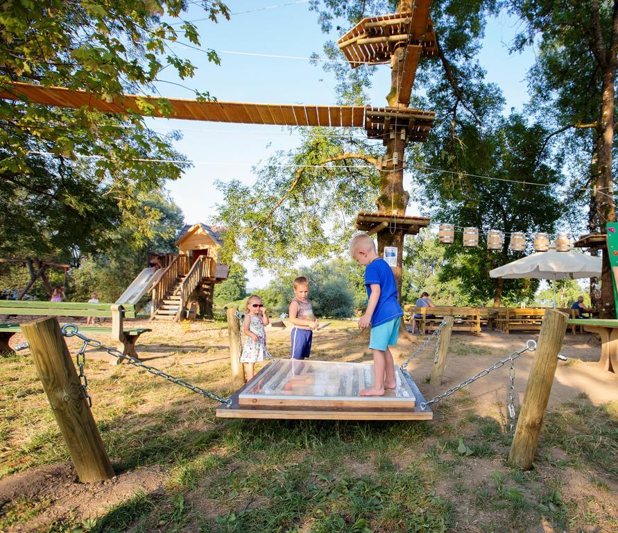Holiday Resort Bela Krajina - Glamping And Mobile Homes メトリカ エクステリア 写真