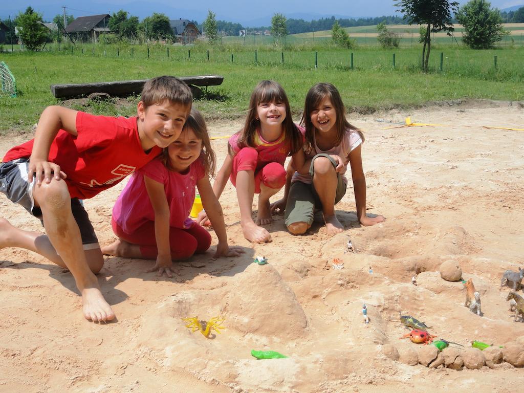 Holiday Resort Bela Krajina - Glamping And Mobile Homes メトリカ エクステリア 写真