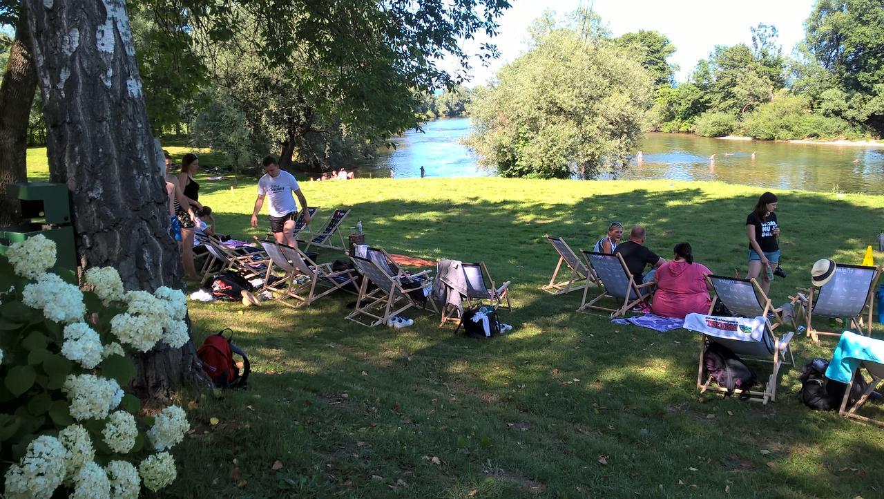 Holiday Resort Bela Krajina - Glamping And Mobile Homes メトリカ エクステリア 写真