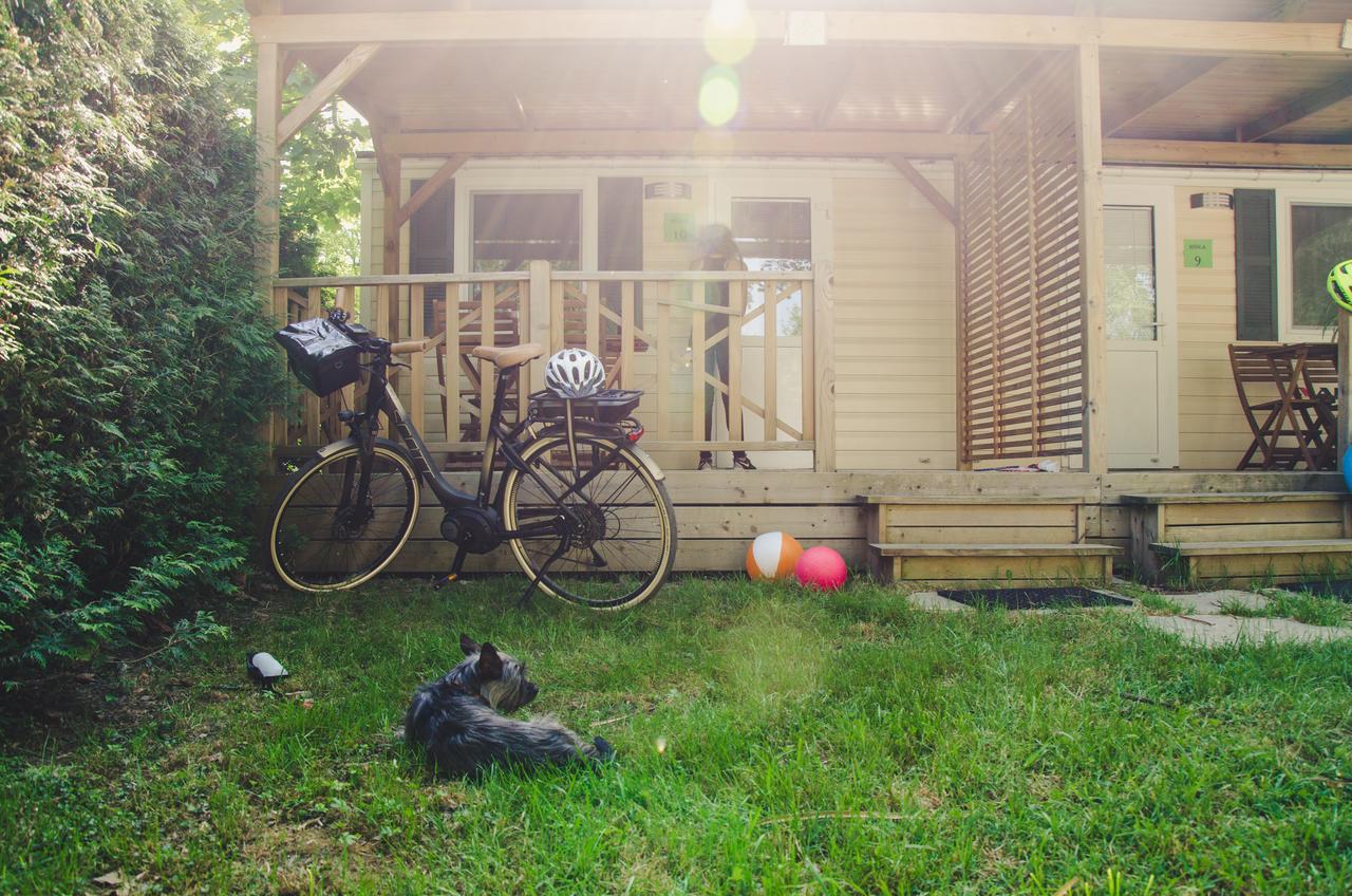 Holiday Resort Bela Krajina - Glamping And Mobile Homes メトリカ エクステリア 写真