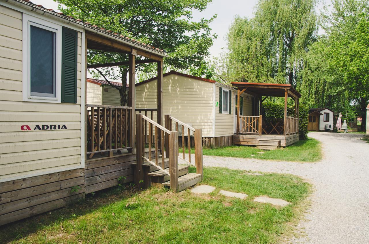 Holiday Resort Bela Krajina - Glamping And Mobile Homes メトリカ エクステリア 写真