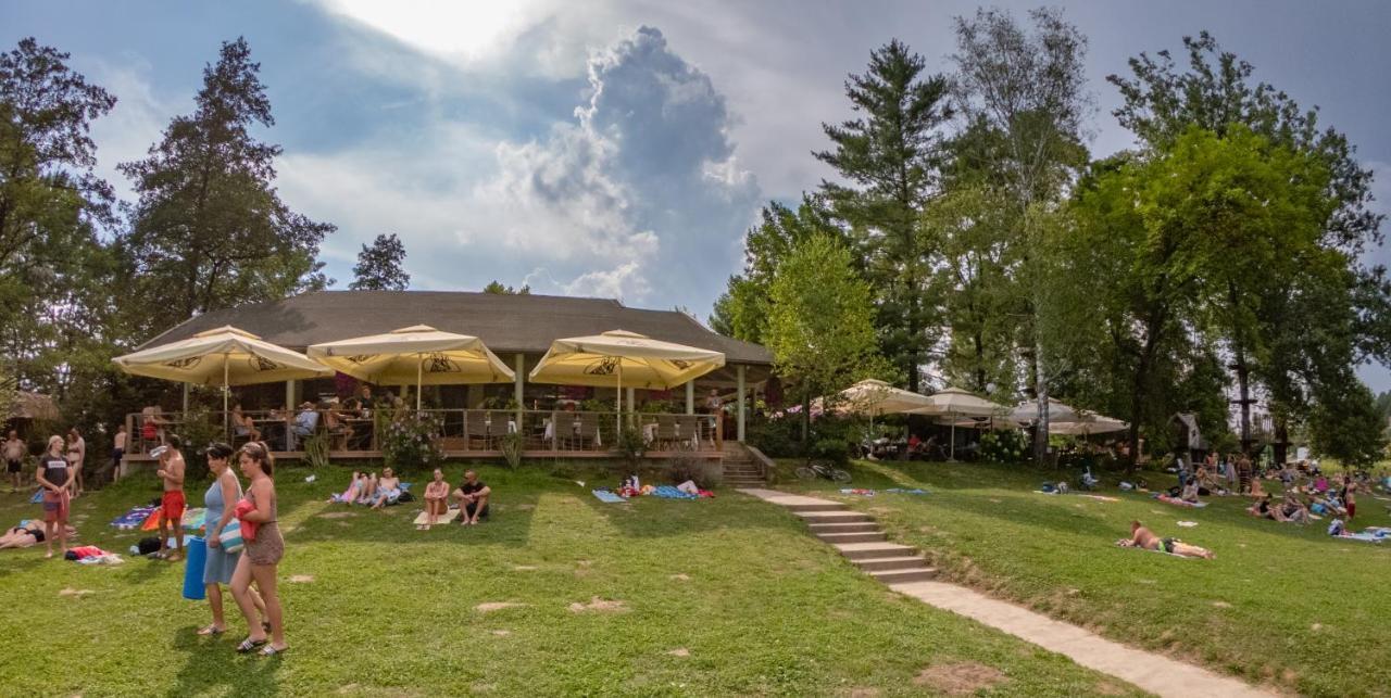 Holiday Resort Bela Krajina - Glamping And Mobile Homes メトリカ エクステリア 写真